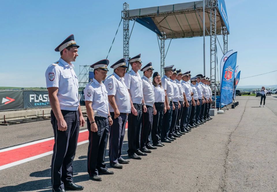 В Красноярском крае на «Красном кольце» определили лучших водителей ДПС Сибири В Красноярском крае на «Красном кольце» определили лучших водителей ДПС Сибири