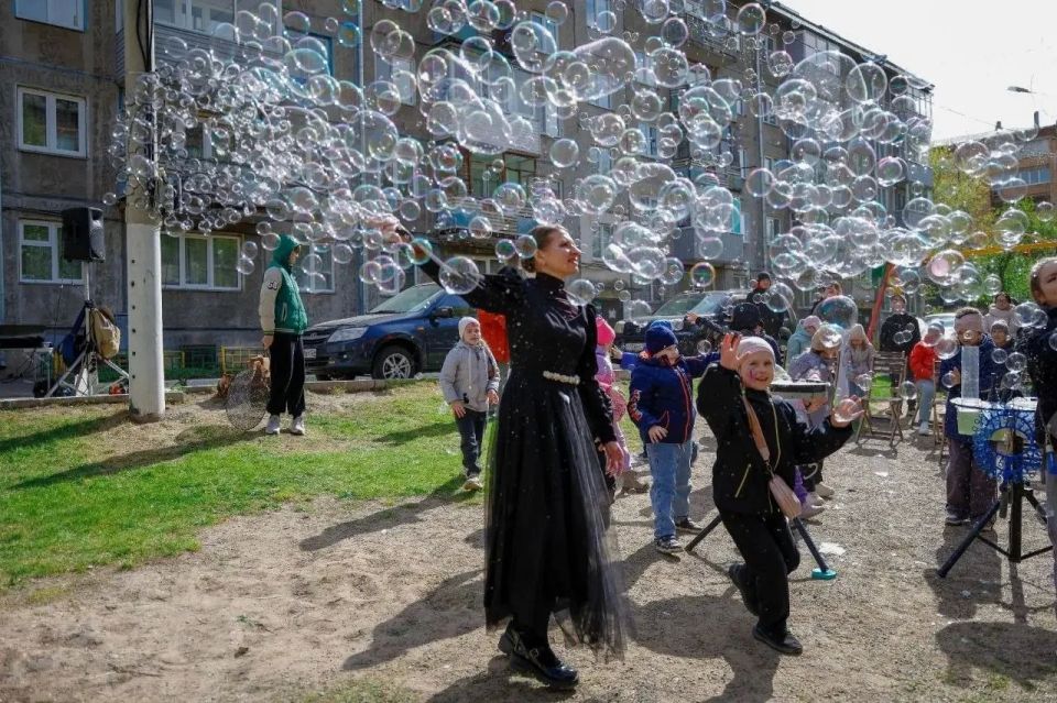 Фабрика народных инициатив путешествует по дворам! Фабрика народных инициатив путешествует по дворам!