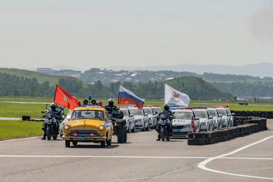 Накануне на трассе «Красное кольцо» завершились кольцевые автогонки среди экипажей ДПС Сибирского федерального округа Накануне на трассе «Красное кольцо» завершились кольцевые автогонки среди экипажей ДПС Сибирского федерального округа