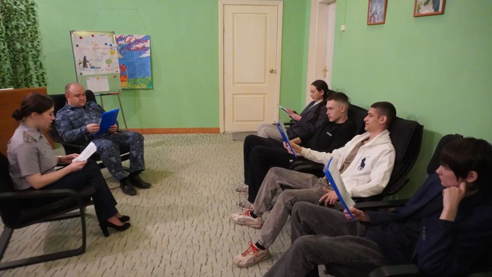 С работой пенитенциарных психологов в ИК-6 ознакомились студенты Сибирского федерального университета и Сибирского института бизнеса, управления и психологии