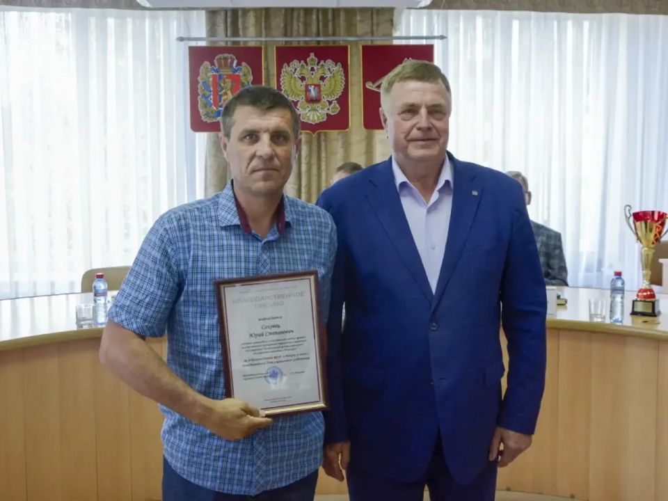 В Ачинском округе чествовали предпринимателей, наставников «Зарницы» и социальных работников В Ачинском округе чествовали предпринимателей, наставников «Зарницы» и социальных работников