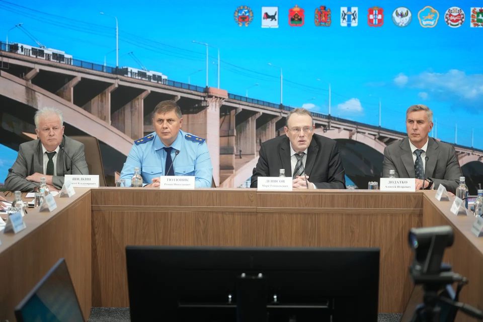 «Мы должны говорить о вещах конкретных — как сделать так, чтобы справка не была важнее человека»: прокурор края Роман Тютюник выступил на Координационном совете омбудсменов Сибири «Мы должны говорить о вещах конкретных — как сделать так, чтобы справка не была важнее человека»: прокурор края Роман Тютюник выступил на Координационном совете омбудсменов Сибири