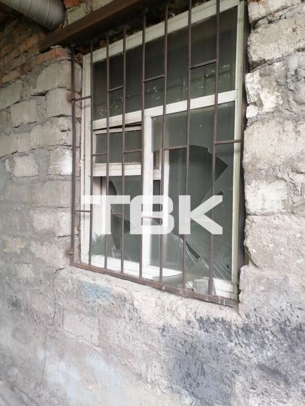 Бросали куски брусчатки: вандалы разгромили спецтехнику и окна зданий в центре Красноярска Бросали куски брусчатки: вандалы разгромили спецтехнику и окна зданий в центре Красноярска