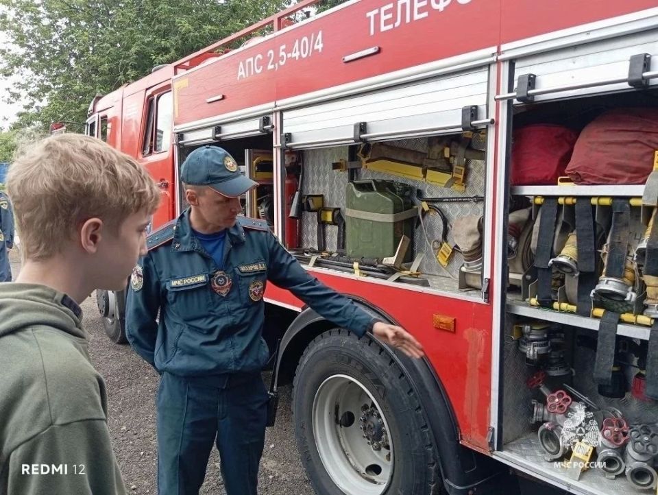 Красноярские пожарные спасли из огня двух человек: женщину и ребенка Красноярские пожарные спасли из огня двух человек: женщину и ребенка