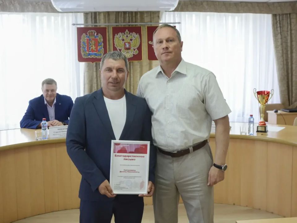 В Ачинском округе чествовали предпринимателей, наставников «Зарницы» и социальных работников В Ачинском округе чествовали предпринимателей, наставников «Зарницы» и социальных работников