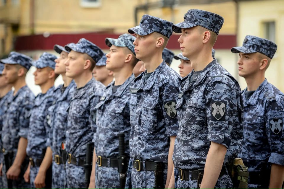 Братья-близнецы ефрейторы Егор и Иван Михайловы всегда на страже в калининградском специальном моторизованном полку Северо-Западного округа Росгвардии Братья-близнецы ефрейторы Егор и Иван Михайловы всегда на страже в калининградском специальном моторизованном полку Северо-Западного округа Росгвардии
