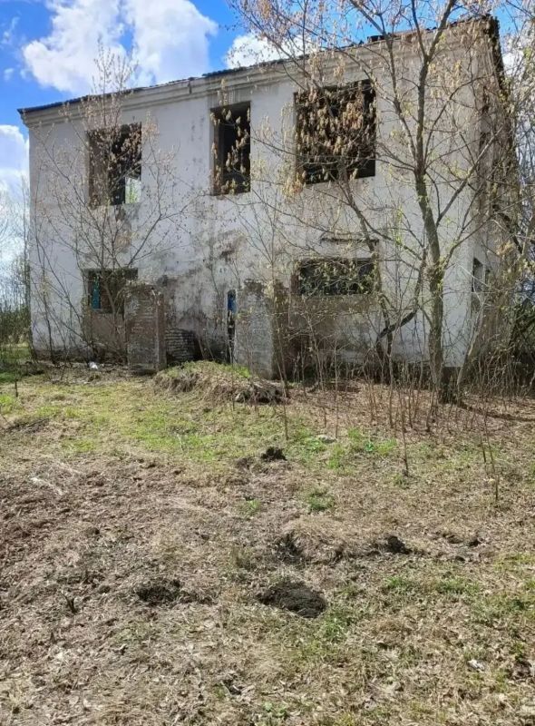 Купил и забыл: прокуратура через суд обязала собственника обезопасить заброшенное здание в Боготольском районе
