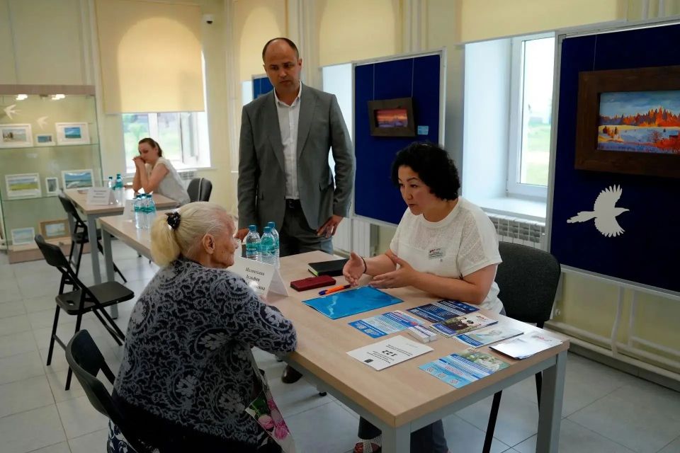 Больше 30 обращений приняли в Казачинском специалисты мобильной приёмной губернатора Больше 30 обращений приняли в Казачинском специалисты мобильной приёмной губернатора