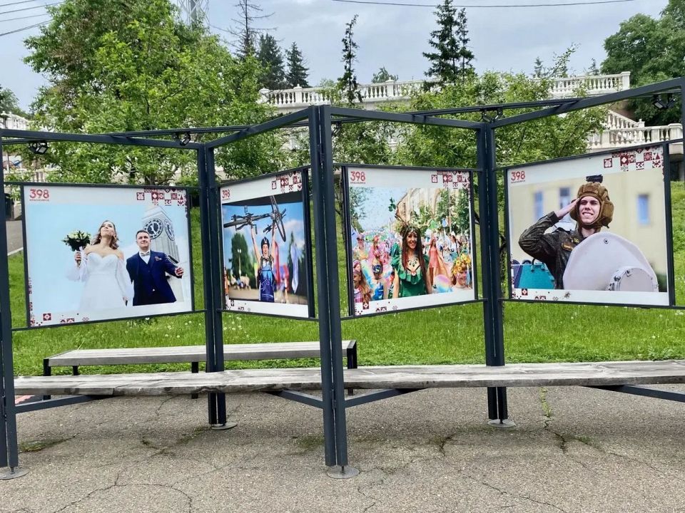 На набережной открылась праздничная фотовыставка На набережной открылась праздничная фотовыставка