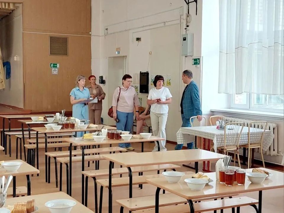 Глава Зеленогорска проверил организацию питания в летних лагерях Глава Зеленогорска проверил организацию питания в летних лагерях