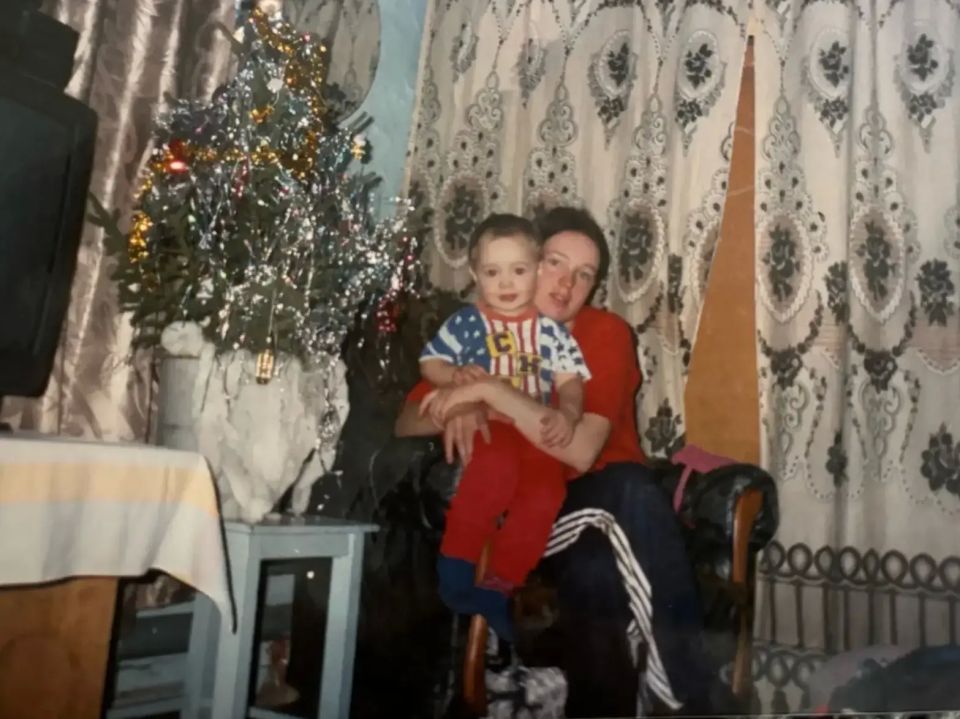 Бывшая пациентка 20-й больницы спустя 12 лет встретилась со своим врачом, который спас её после глотка уксуса