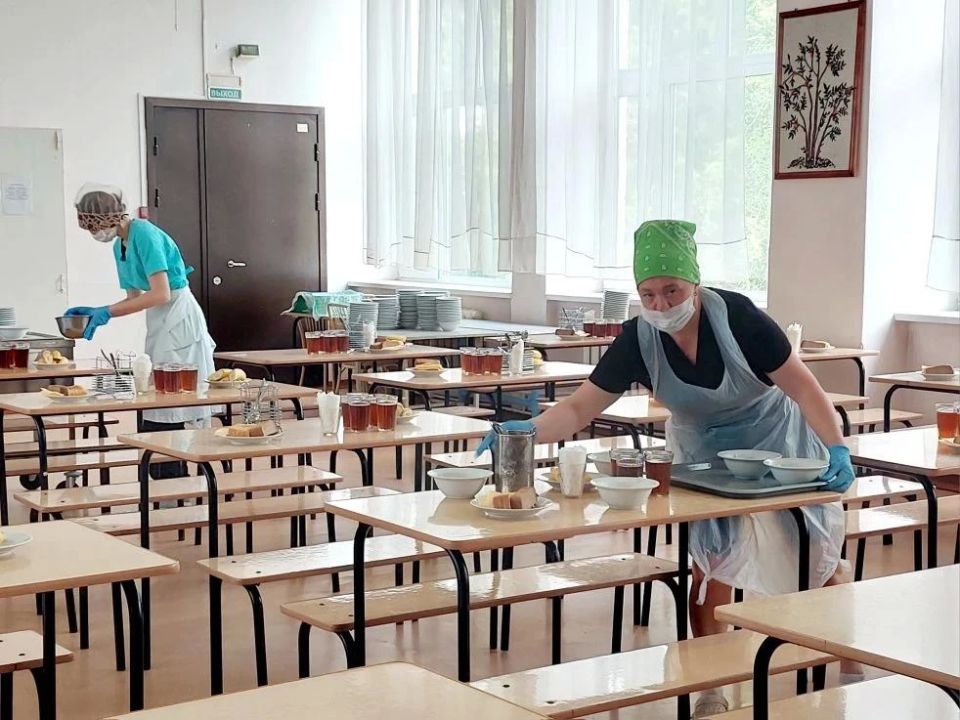 Глава Зеленогорска проверил организацию питания в летних лагерях Глава Зеленогорска проверил организацию питания в летних лагерях