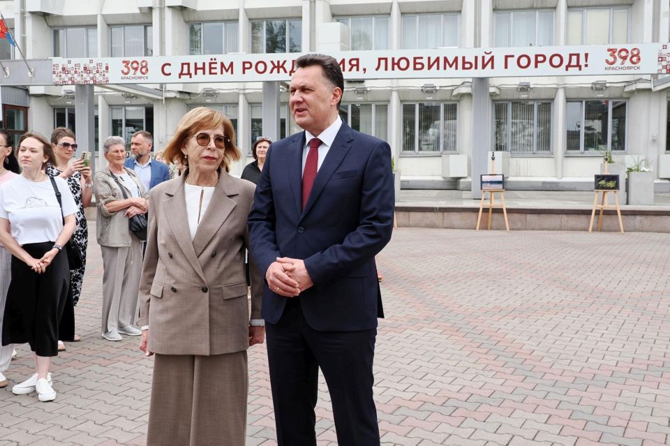 Празднование Дня города продолжилось на площади перед администрацией Красноярска Празднование Дня города продолжилось на площади перед администрацией Красноярска