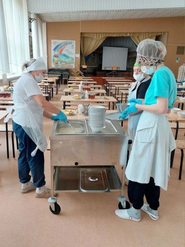 Глава Зеленогорска проверил организацию питания в летних лагерях Глава Зеленогорска проверил организацию питания в летних лагерях