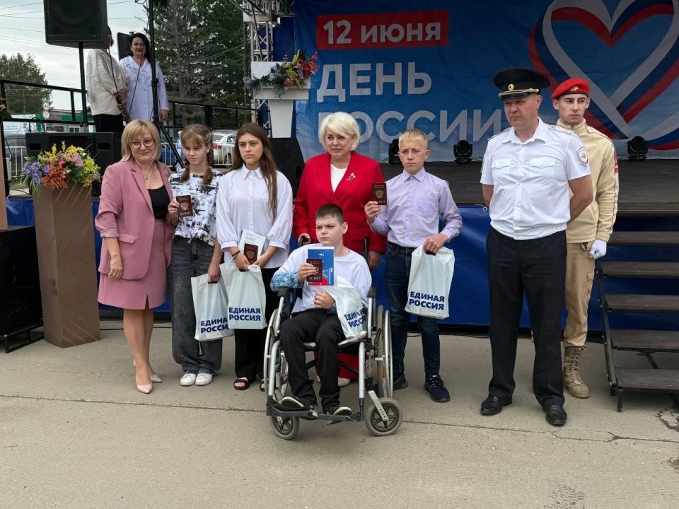 Гуляй, Россия!. Сегодня в Ирбейско-Саянском округе проходят гуляния в честь Дня России Гуляй, Россия!. Сегодня в Ирбейско-Саянском округе проходят гуляния в честь Дня России