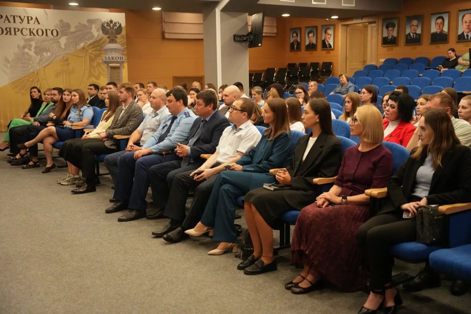 Перед Днём России — о главном: в прокуратуре края прошли лекции общества «Знание» Перед Днём России — о главном: в прокуратуре края прошли лекции общества «Знание»