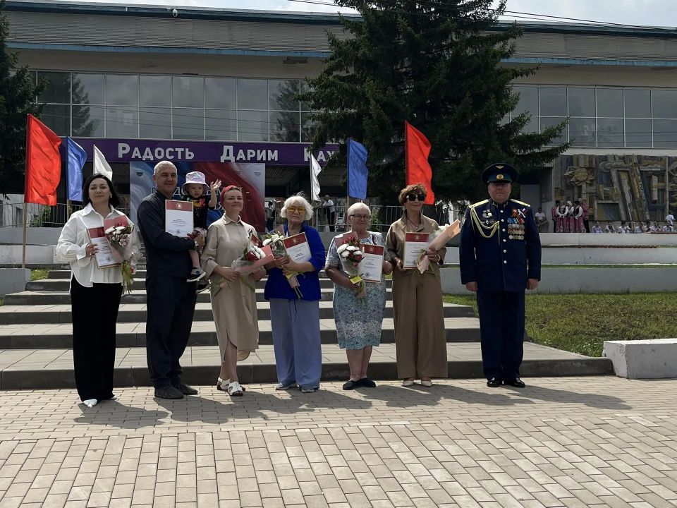 Емельяновский округ ярко и торжественно встретил День России Емельяновский округ ярко и торжественно встретил День России