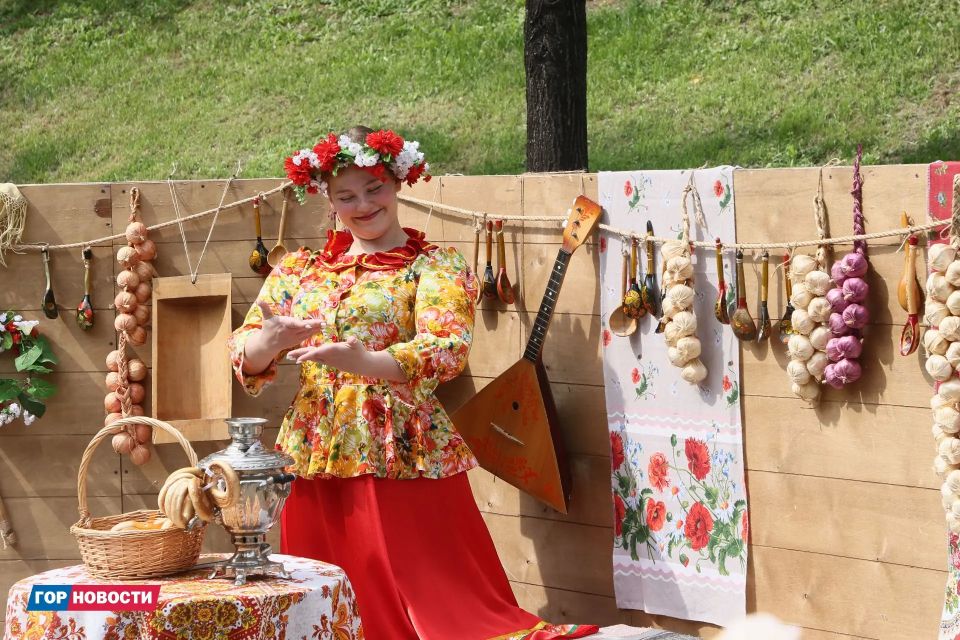 В День России красноярцы посетили праздник русской культуры и фестиваль русских народных игр В День России красноярцы посетили праздник русской культуры и фестиваль русских народных игр