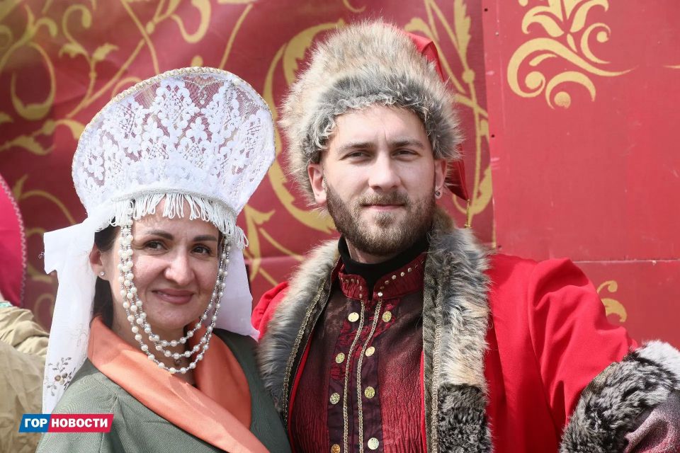 В День России красноярцы посетили праздник русской культуры и фестиваль русских народных игр В День России красноярцы посетили праздник русской культуры и фестиваль русских народных игр