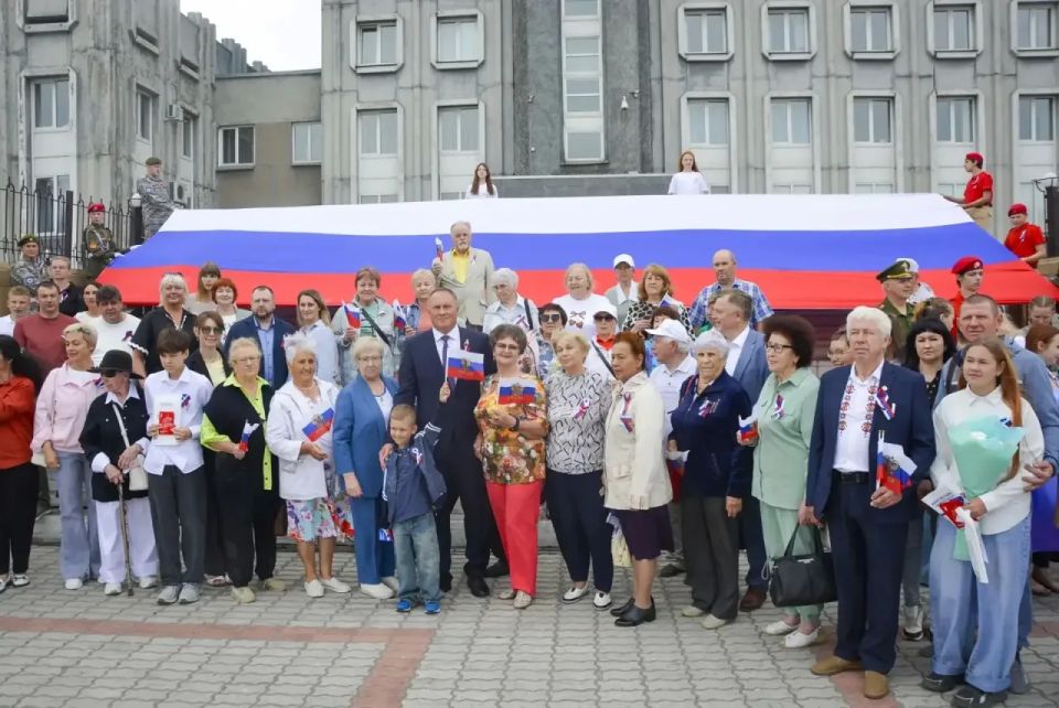 Уважаемые жители Ачинского муниципального округа, поздравляю вас с Днём России!