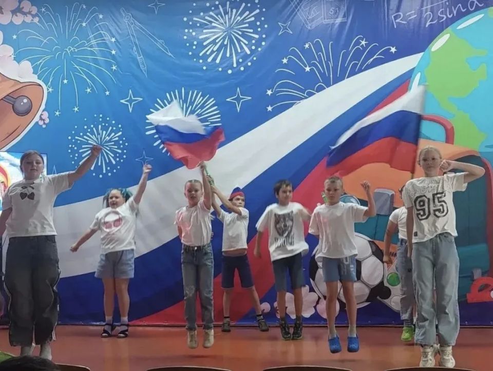 Делимся интересными кадрами от наших коллег о том, как отмечают День России в разных городах и районах края