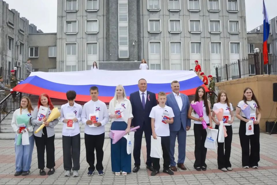 Уважаемые жители Ачинского муниципального округа, поздравляю вас с Днём России! Уважаемые жители Ачинского муниципального округа, поздравляю вас с Днём России!