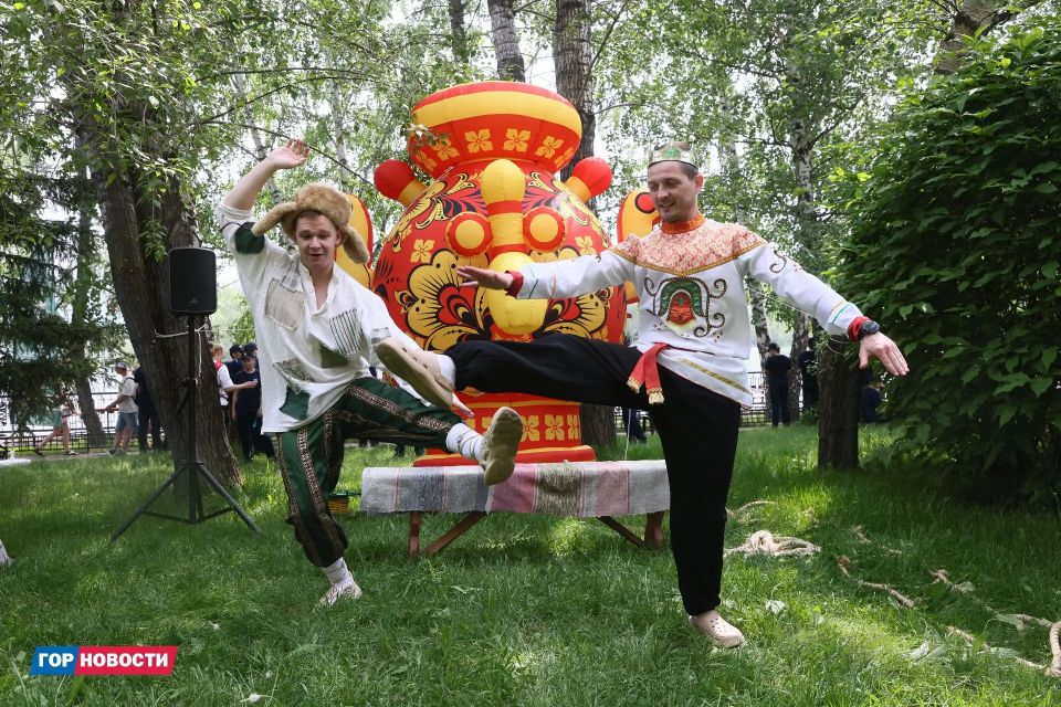 В День России красноярцы посетили праздник русской культуры и фестиваль русских народных игр В День России красноярцы посетили праздник русской культуры и фестиваль русских народных игр