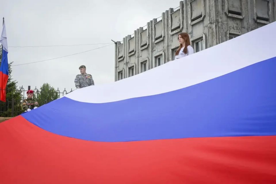 Уважаемые жители Ачинского муниципального округа, поздравляю вас с Днём России! Уважаемые жители Ачинского муниципального округа, поздравляю вас с Днём России!