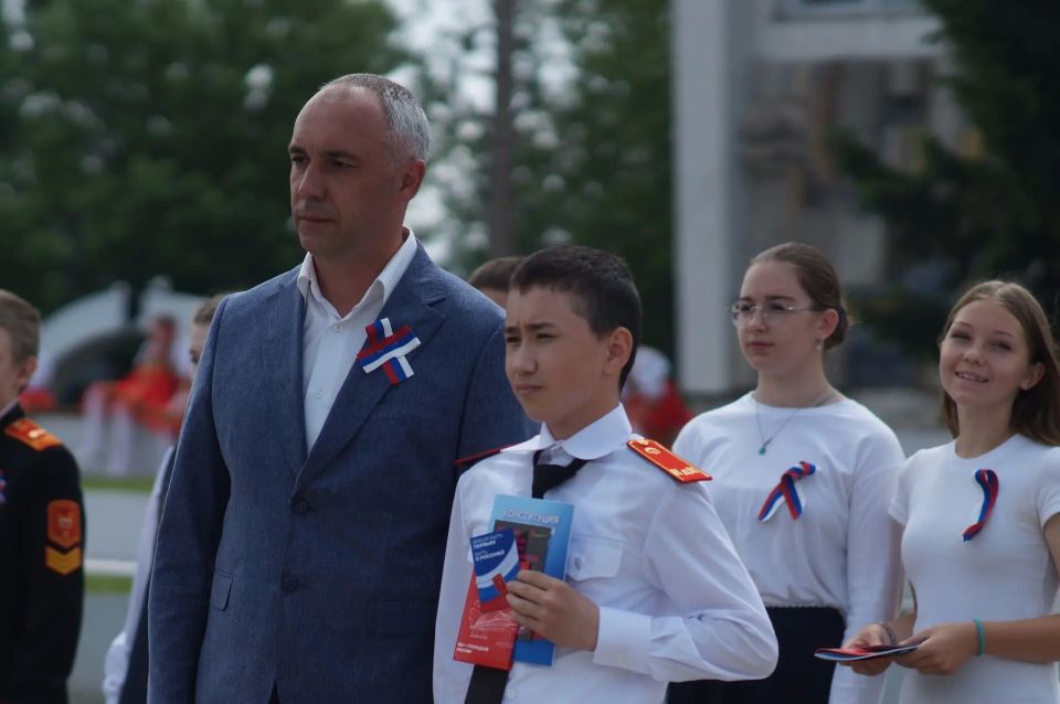 Емельяновский округ ярко и торжественно встретил День России Емельяновский округ ярко и торжественно встретил День России