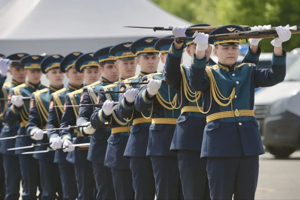 В Красноярске прошёл масштабный патриотический фестиваль «Служу России» В Красноярске прошёл масштабный патриотический фестиваль «Служу России»