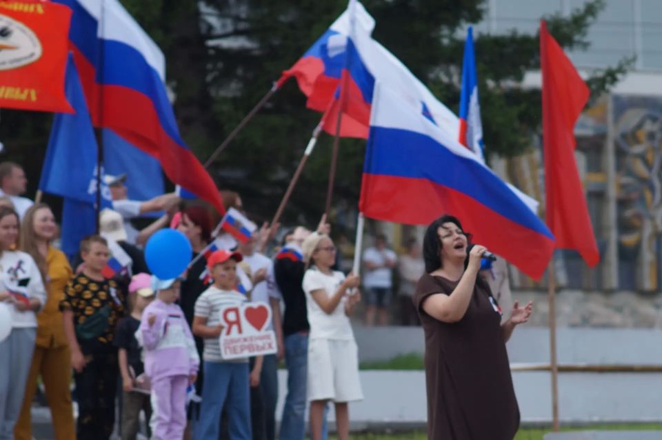 Емельяновский округ ярко и торжественно встретил День России Емельяновский округ ярко и торжественно встретил День России