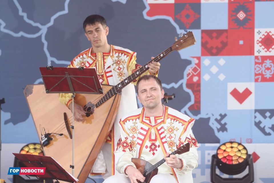 В День России красноярцы посетили праздник русской культуры и фестиваль русских народных игр В День России красноярцы посетили праздник русской культуры и фестиваль русских народных игр