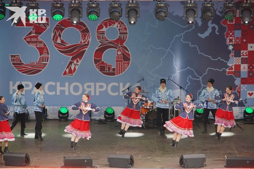 Кокошники, хороводы и лапта: как Красноярск отметил двойной праздник на набережной Енисея Кокошники, хороводы и лапта: как Красноярск отметил двойной праздник на набережной Енисея