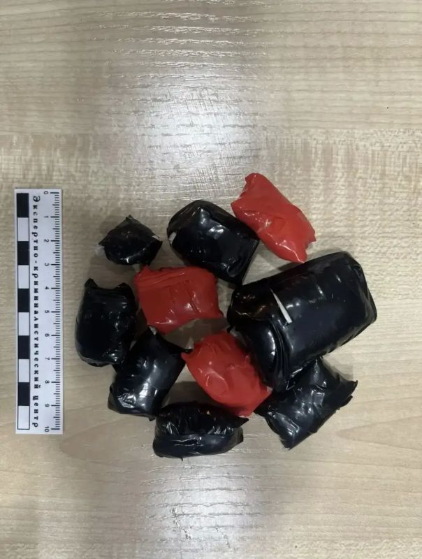 Полицейские уличили троих минусинцев в незаконном обороте запрещенных веществ Полицейские уличили троих минусинцев в незаконном обороте запрещенных веществ
