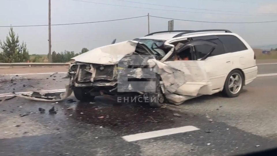 Авария с пострадавшими под Красноярском: на участке собралась пробка