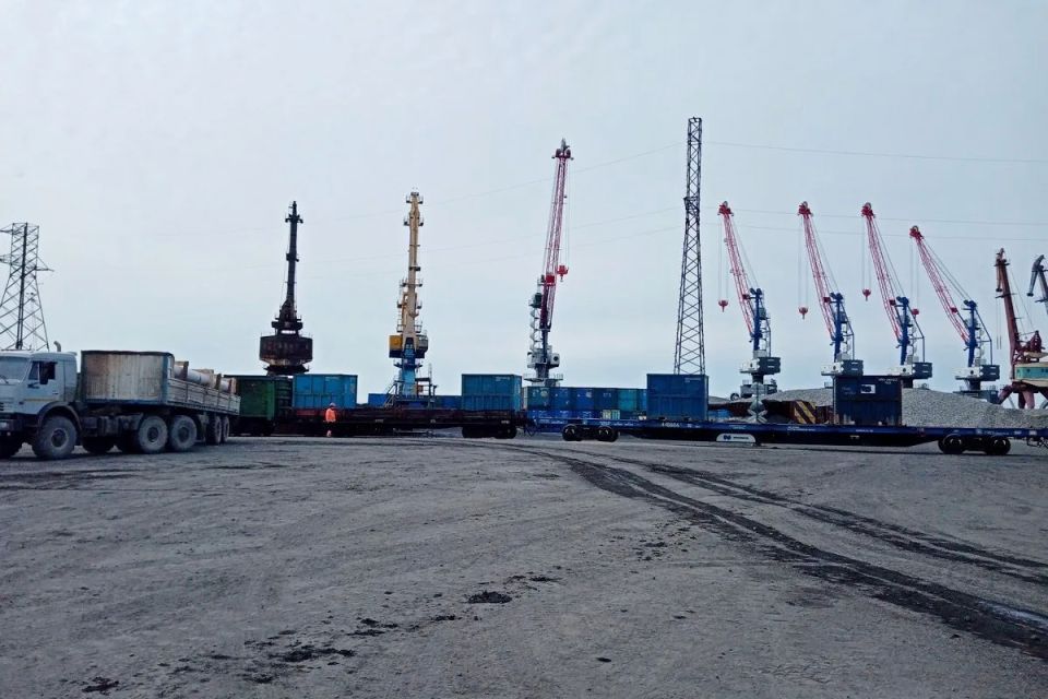 В Дудинке и Норильске, а также других поселениях Крайнего севера с началом летней навигации резко подешевели овощи и фрукты