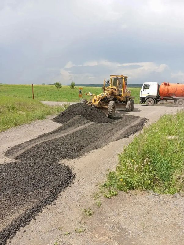В Ново-Бугачёво и Бугачёво началась отсыпка дорог фрезератом В Ново-Бугачёво и Бугачёво началась отсыпка дорог фрезератом