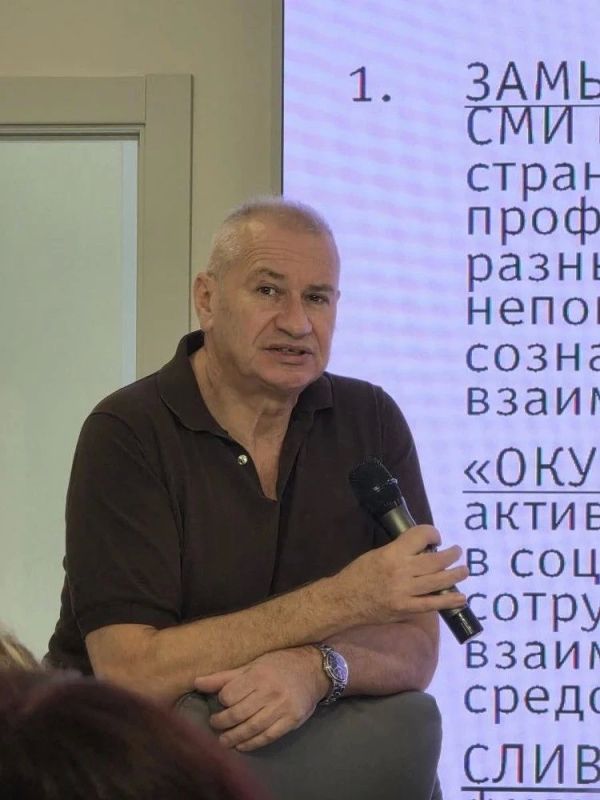 В обучающей части семинара с главными редакторами государственных изданий секретарь Союза журналистов России и главный редактор отраслевого журнала "Журналистика и медиарынок" Владимир Касютин провел разбор лучших практик...
