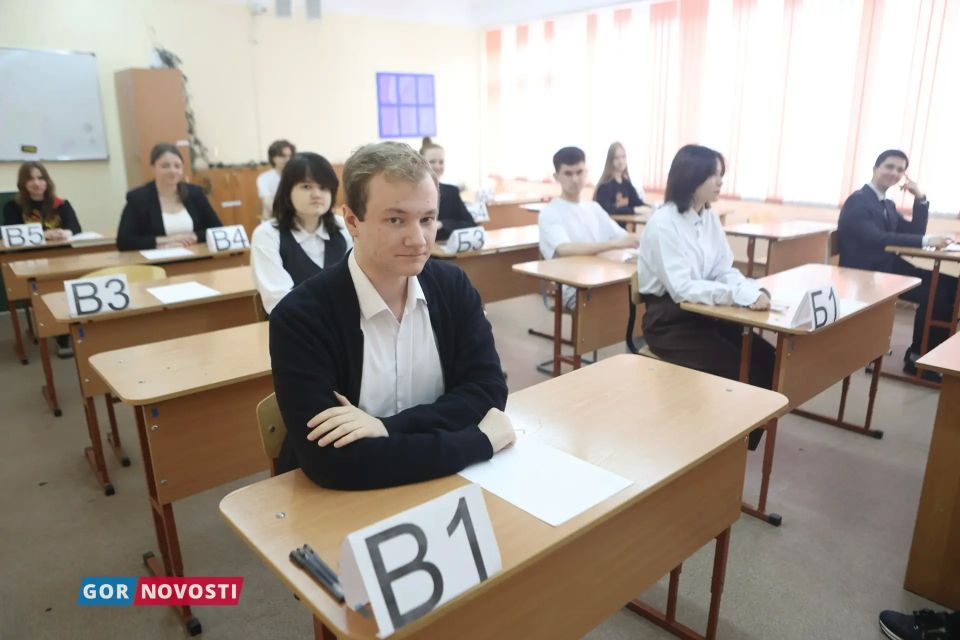 Более 4 тысяч выпускников края сдают сегодня ЕГЭ по трем предметам