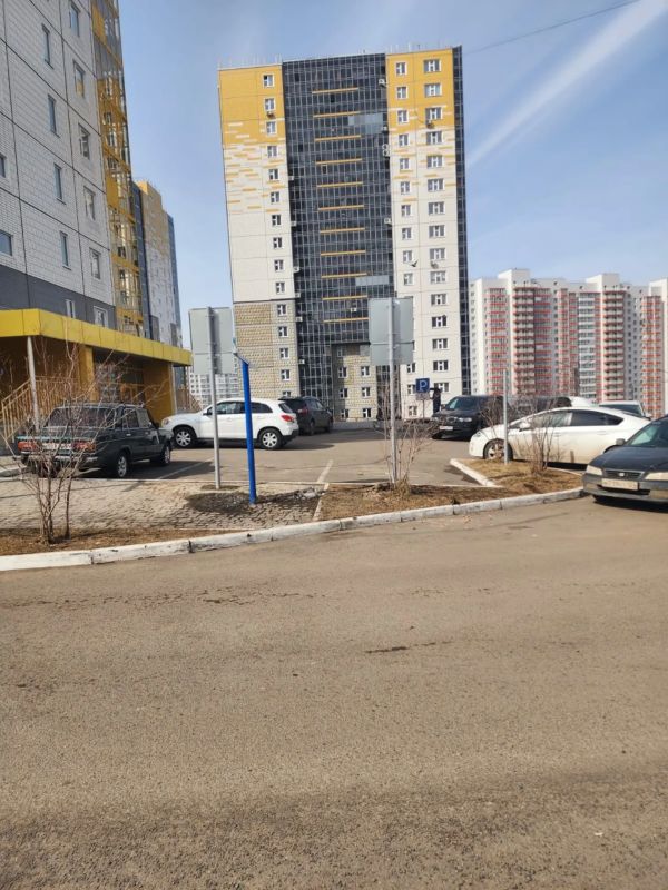 Знак в зелёных насаждениях, парковка для чужих: прокуратура восстановила права инвалида на спецместа во дворе Знак в зелёных насаждениях, парковка для чужих: прокуратура восстановила права инвалида на спецместа во дворе