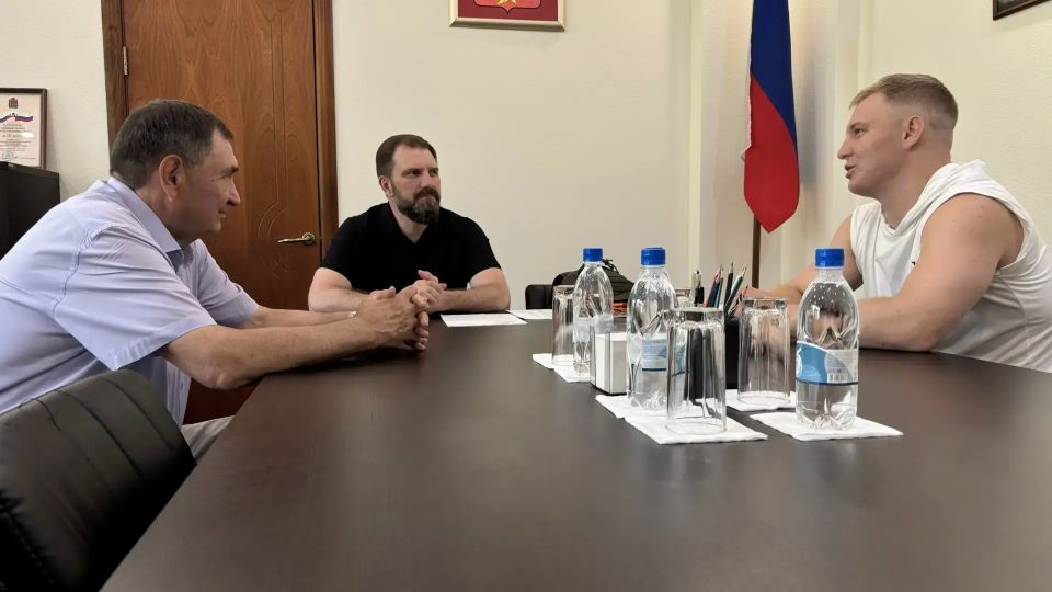 На передовую – с флагом округа