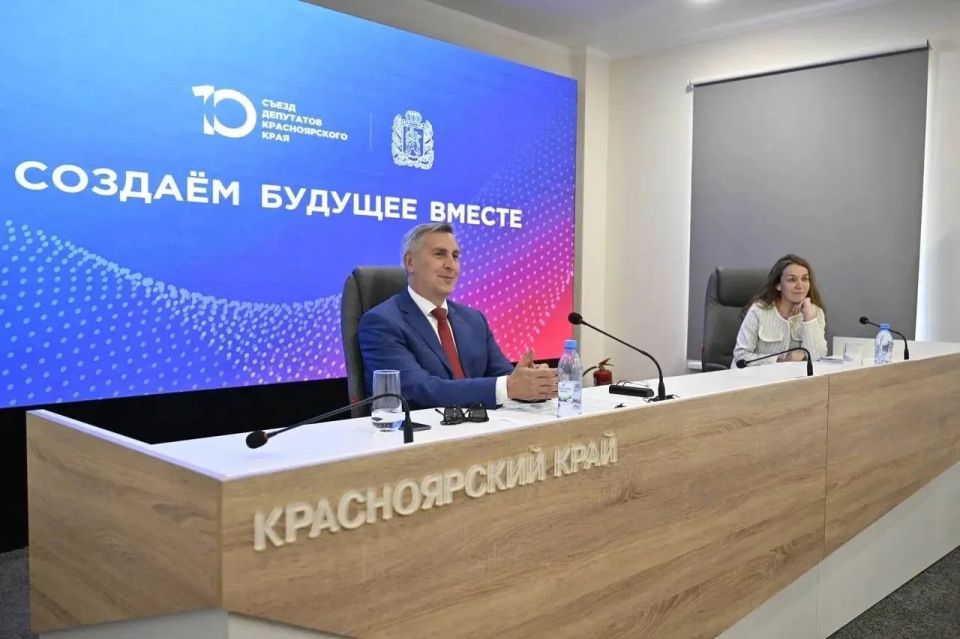 Сегодня главные редакторы государственных изданий встретились с председателем Законодательного собрания Алексеем Додатко