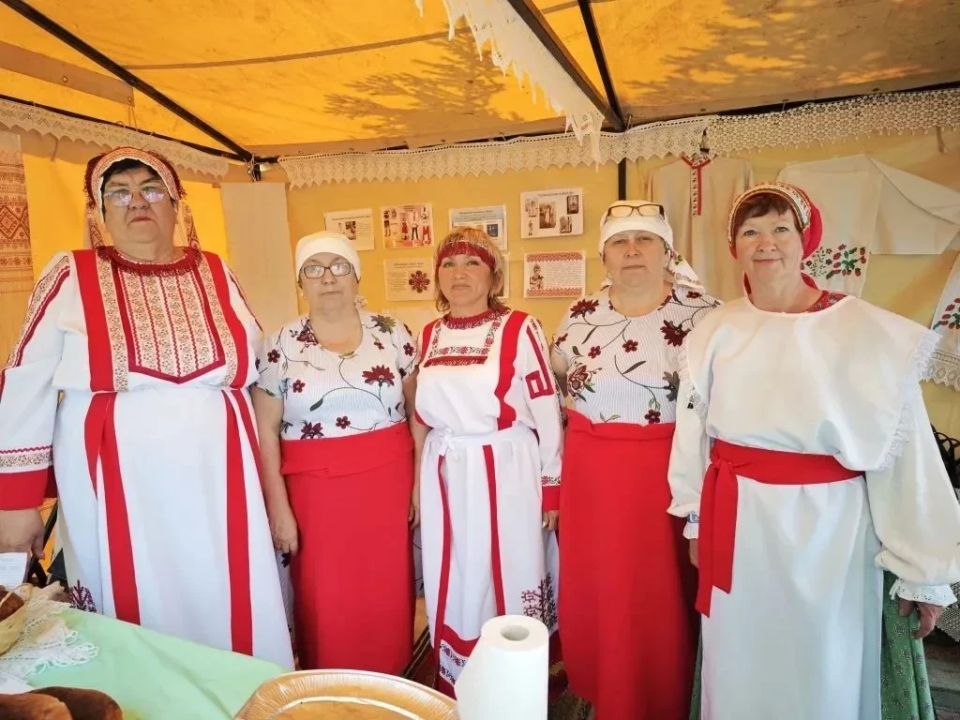 Помощь бойцам. На празднике, посвящённом юбилею Большого Улуя, коллективы Кытатского и Таёжкинского сельских домов культуры собрали средства для участников СВО Помощь бойцам. На празднике, посвящённом юбилею Большого Улуя, коллективы Кытатского и Таёжкинского сельских домов культуры собрали средства для участников СВО