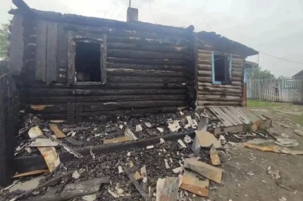 Поджег четверых детей. Муж спалил дом, решив насолить жене