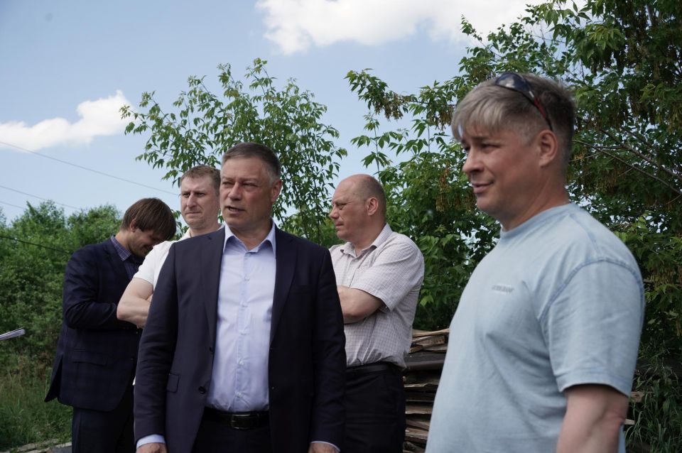 Вода пока не отступает. Жители частного сектора в районе улицы Даурской микрорайона Черемушки обратились к депутатам городского Совета за помощью Вода пока не отступает. Жители частного сектора в районе улицы Даурской микрорайона Черемушки обратились к депутатам городского Совета за помощью