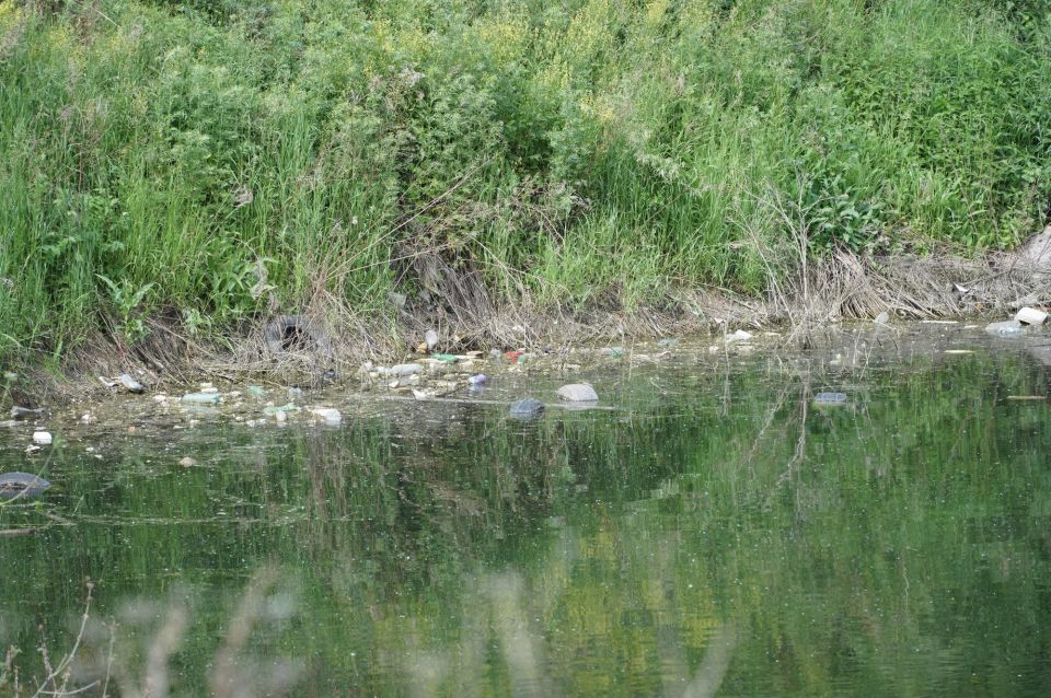 Вода пока не отступает. Жители частного сектора в районе улицы Даурской микрорайона Черемушки обратились к депутатам городского Совета за помощью Вода пока не отступает. Жители частного сектора в районе улицы Даурской микрорайона Черемушки обратились к депутатам городского Совета за помощью