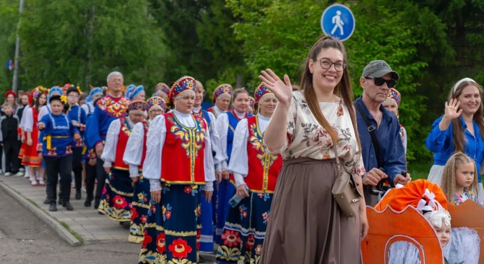 «Наш край — единая семья»: спортивный дух и семейное творчество поселка Кедровый «Наш край — единая семья»: спортивный дух и семейное творчество поселка Кедровый