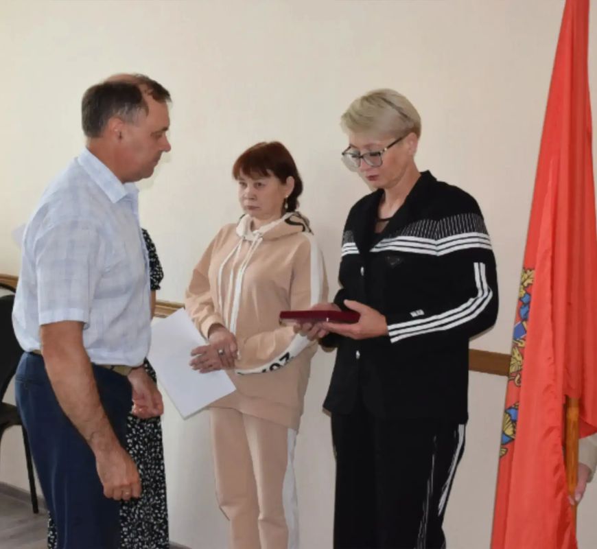 Герои посмертно. Сегодня глава Ирбейско-Саянского округа Андрей Сластёнов вручил в Агинском награды семьям участников СВО, героически погибших при выполнении воинского долга