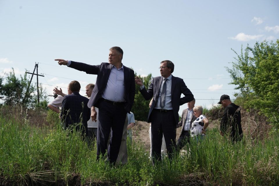 Вода пока не отступает. Жители частного сектора в районе улицы Даурской микрорайона Черемушки обратились к депутатам городского Совета за помощью Вода пока не отступает. Жители частного сектора в районе улицы Даурской микрорайона Черемушки обратились к депутатам городского Совета за помощью