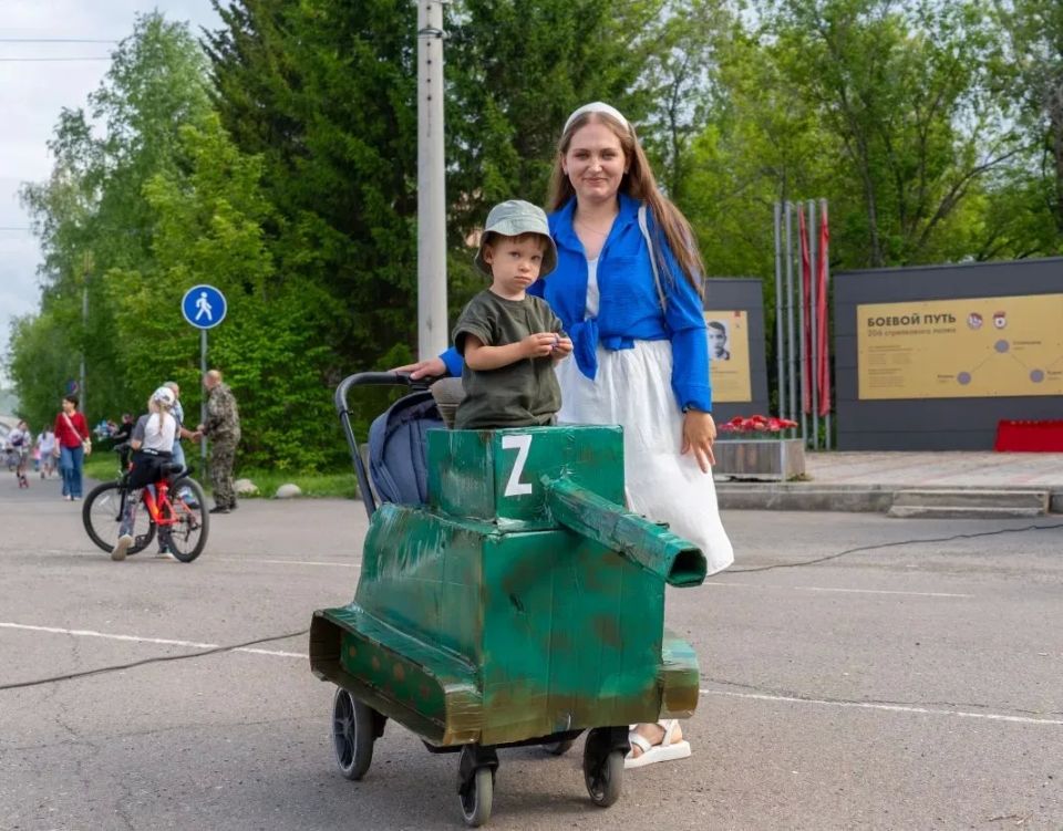 «Наш край — единая семья»: спортивный дух и семейное творчество поселка Кедровый «Наш край — единая семья»: спортивный дух и семейное творчество поселка Кедровый